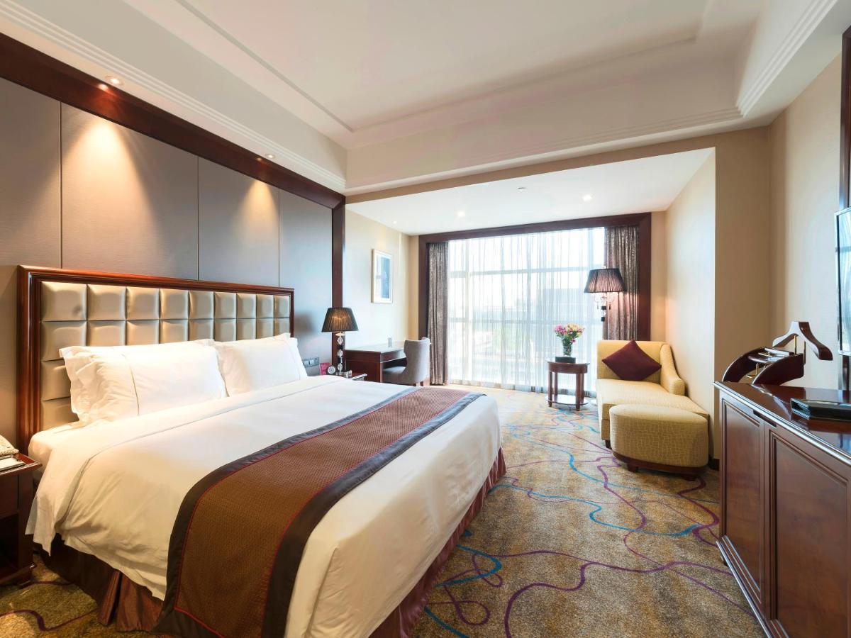 Shenzhen Baohengda International Hotel Exterior photo