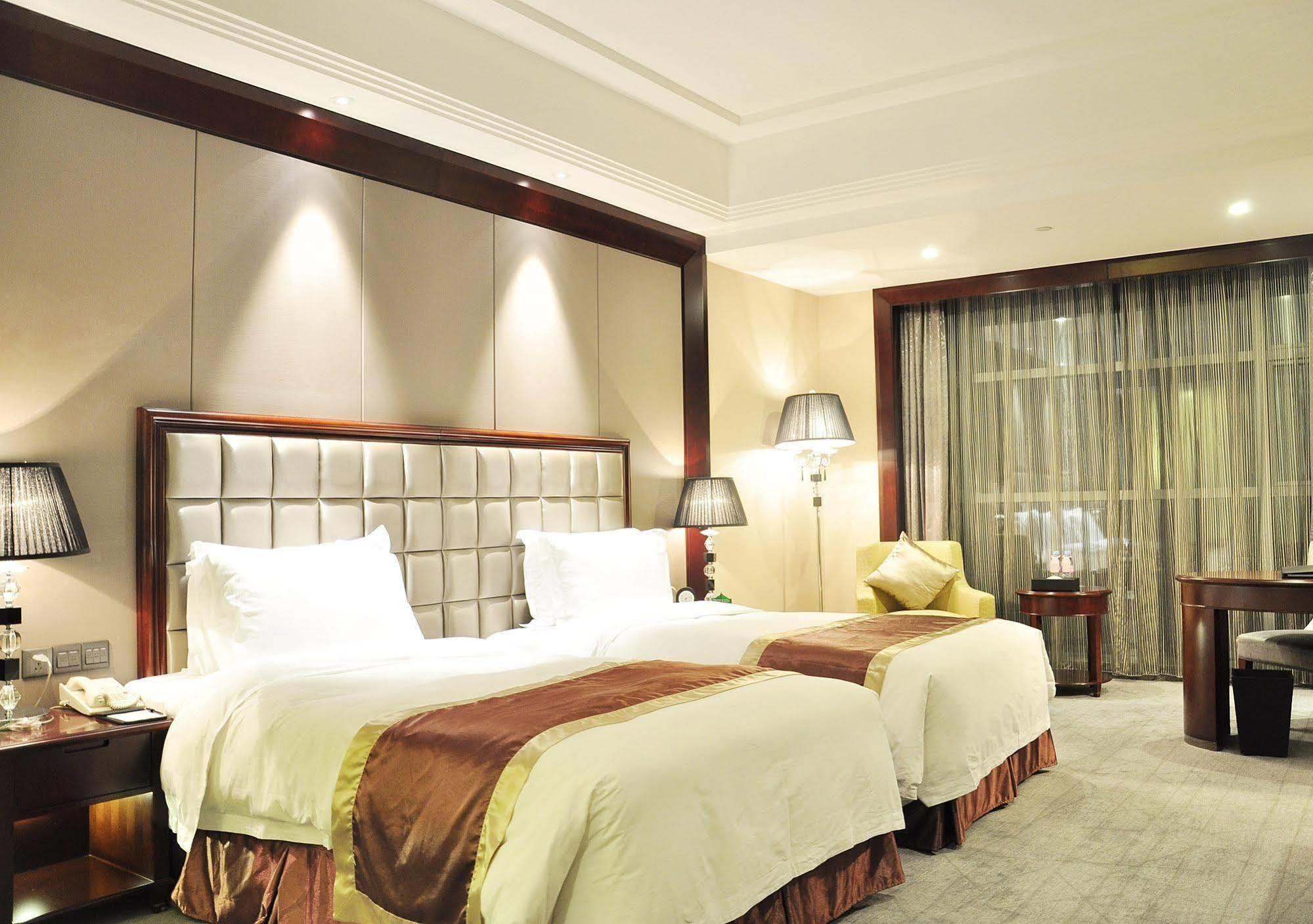 Shenzhen Baohengda International Hotel Exterior photo